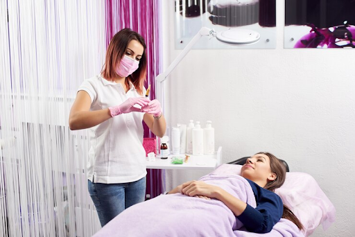 Anti-Aging Solutions: How Cosmetologists in South Mumbai Can Help You Look and Feel Your Best